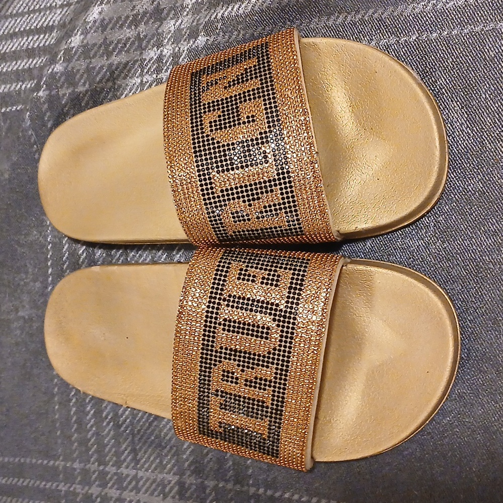True religion sandals
